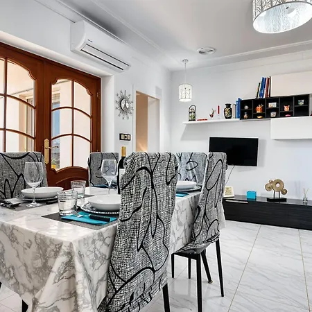 The Triplets Apartment Agres